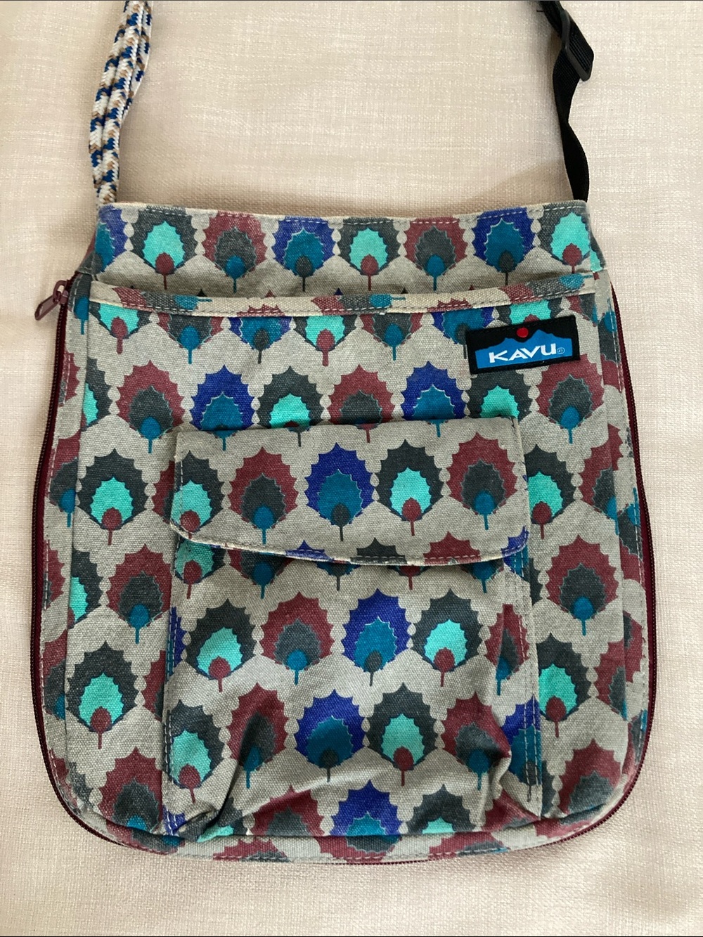 KAVU Keepalong Crossbody Purse Bag Holly Leaf Print Canvas